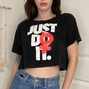 ♦️FINAL SALE The Nike Tee, Womens 'Just do it' Female Sign, Women's Size Medium